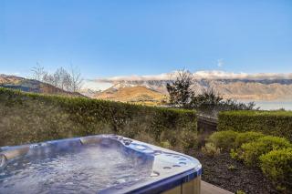 Ataahua - Lake and Mountain Views with a Hot Tub - 8