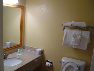 Hiltop Hotel - Bakersfield - 2