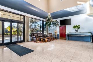 Hiltop Hotel - 1
