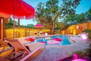 Maximalist IG-Worthy Bachelorette Vibes with Virtue, Saltwater Pool and Poolhouse - - 0