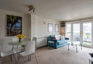 Modern One Bed Flat Overlooking the Thames River - 7