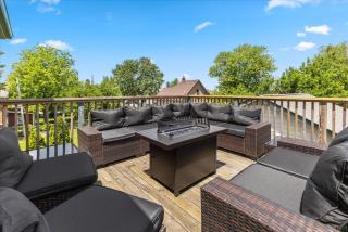 Stylish 2-Story Retreat w Balcony & Parking - Indianapolis - 5