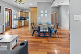 Stylish 2-Story Retreat w Balcony & Parking - Indianapolis - 4