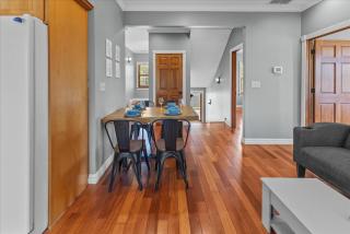 Stylish 2-Story Retreat w Balcony & Parking - Indianapolis - 3
