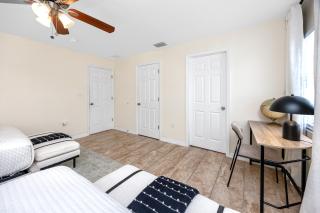 NEW! Summer Safari - Professionally Decorated Home by Busch Gardens & USF - 1