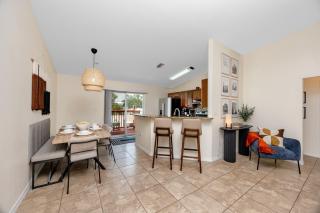 NEW! Safari Breeze - Professionally Decorated Home by Busch Gardens & USF - 9