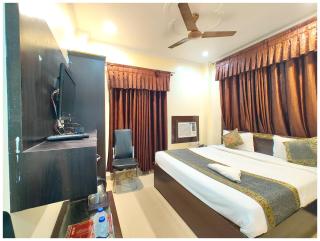 "VARANASI Hotel Ashoka Grand Near Railway Station & Baba Vishwanath Temple - Provided Hygiene & Spacious Rooms - #Restaurant # Wi-Fi #Parking & Excellent Customer Service - A Premium Hotel In VARANASI" - 1
