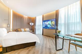 Huiju Hotel -Shamian Xidi Pier Night Cruise on the Pearl River branch--free laundry free gym room included Breakfast - Guangzhou - 0