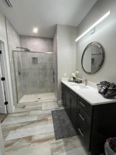 Gated 3BR 3BA Townhome Near Disney w Pool and Gym - 1