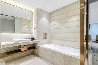 Huiju Hotel -Shamian Xidi Pier Night Cruise on the Pearl River branch--free laundry free gym room included Breakfast - Guangzhou - 5