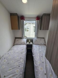 Pet-Free Swift Burgundy Family Holiday Home at Littlesea Holiday Park, Weymouth - Wyke Regis - 2