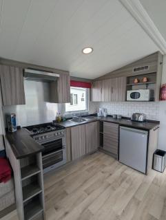 Pet-Free Swift Burgundy Family Holiday Home at Littlesea Holiday Park, Weymouth - Wyke Regis - 7