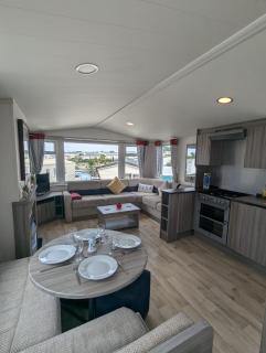 Pet-Free Swift Burgundy Family Holiday Home at Littlesea Holiday Park, Weymouth - Wyke Regis - 4