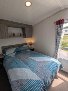 Pet-Free Swift Burgundy Family Holiday Home at Littlesea Holiday Park, Weymouth - Wyke Regis - 1