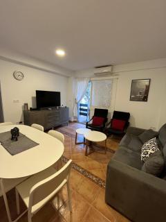 Beautiful 3 Bedrooms, 2 Baths, Balcony, Beach Apartment - Fuengirola - 9