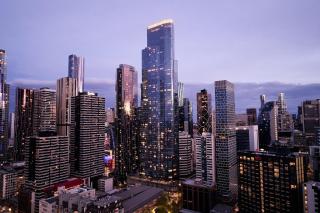 Executive Penthouse in Heart of Melbourne 3BR w Parking - 8