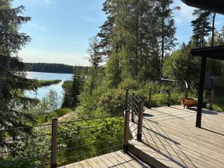 Stuga med sjöutsikt och egen brygga! - - 0