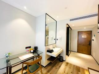 Huiju Hotel -Shamian Xidi Pier Night Cruise on the Pearl River branch--free laundry free gym room included Breakfast - Guangzhou - 3