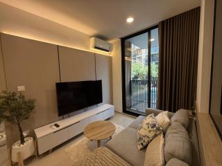 Modern pool view BTS Ekkamai-1BR - Bangkok - 1