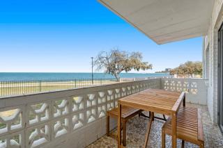 Direct Ocean Front Apartment - 8