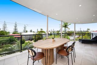 Beachside Penthouse - Redcliffe - 0