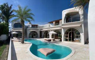 5 Br Villa View On Ricefield, Pool, Sauna Jacuzzi - Dalung - 0