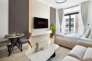 Luxurious Jvc Studio Near Circle Mall & Parks - 3