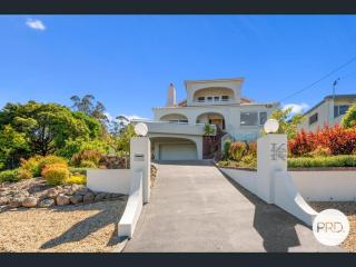 Huge luxurious home - Stunning Water Vista - Howrah - 0