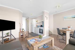 Luxurious 2-Bedroom Spa Apartment with Ocean Views - Kronkup - 1