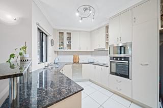 Beachside 2 bed 2 bath unit - Townsville - 1