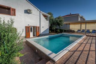 Nice apartment with private heated pool in Villa Lahor - Seget Vranjica - 0