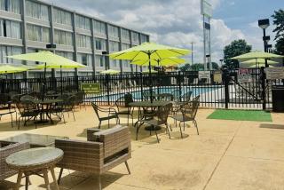 Wyndham Garden Greensboro - Greensboro - 6