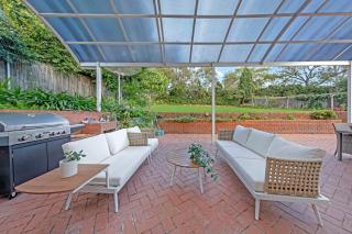 Spacious 5BR Family Retreat in Central Lindfield - 9