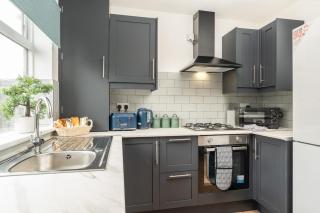 Entire 4 Bedroom house in Bootle Liverpool-Ideal for contractors, family and group-Free Parking & Free internet-Sleeps 7 - Litherland - 1