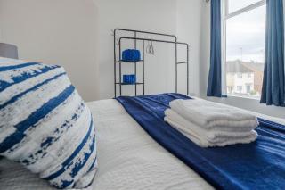 Entire 4 Bedroom house in Bootle Liverpool-Ideal for contractors, family and group-Free Parking & Free internet-Sleeps 7 - 2