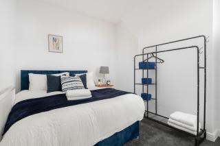 Entire 4 Bedroom house in Bootle Liverpool-Ideal for contractors, family and group-Free Parking & Free internet-Sleeps 7 - 6