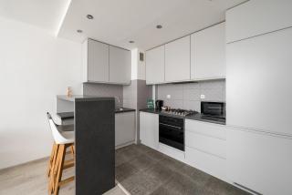 Warsaw 14th Floor View Apartment by BookingHost - Warsaw - 5
