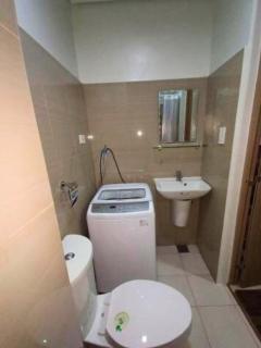 Cozy Luxe Stay 55 inch 4k Ultra TV and Amenity View - Manila - 9
