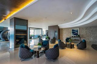 Cozy Luxe Stay 55 inch 4k Ultra TV and Amenity View - Manila - 4