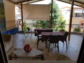 Two-Bedroom Apartment with a Big Balcony - Ofrinion - 9