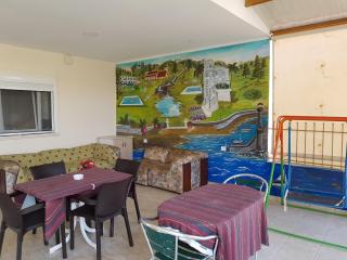 Two-Bedroom Apartment with a Big Balcony - Ofrinion - 8