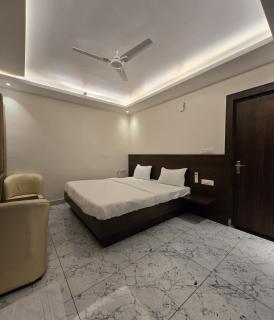 Hotel Airport Highway Suitable for Family and Business Travellers - Lucknow - 5