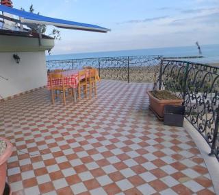 Attico con terrazza spaziosa vista mare 360 gradi - 9