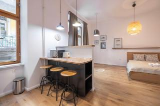 Urban Ease n' Simple Comfort in the City Core - 9