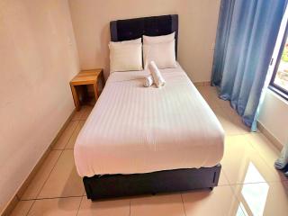 3 bedrooms condor nearest Jonker Walk at Ong Kim Wee Residence - 1