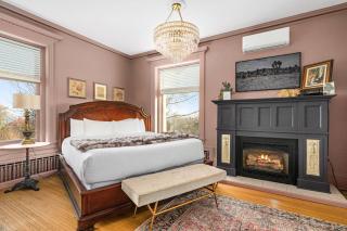 Selina Louise Suite Jacuzzi Fireplace - Duluth - 0