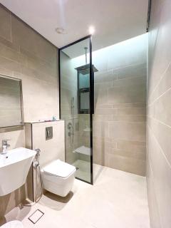 Stylish 3BR Apartment Perfect for Families - Riad - 5