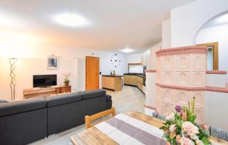 2 Bedroom Cozy Apartment In Lamon - Lamon - 4