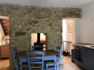 MAISON, PROCHE UZES avec JARDIN ET TERRAIN DE BOULES - Foissac - 6