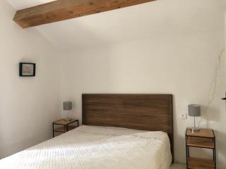 MAISON, PROCHE UZES avec JARDIN ET TERRAIN DE BOULES - 4